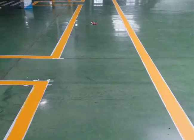 我們青島劃線部門施工人員對(duì)此次的劃線工程也是加班加點(diǎn)的提早完工