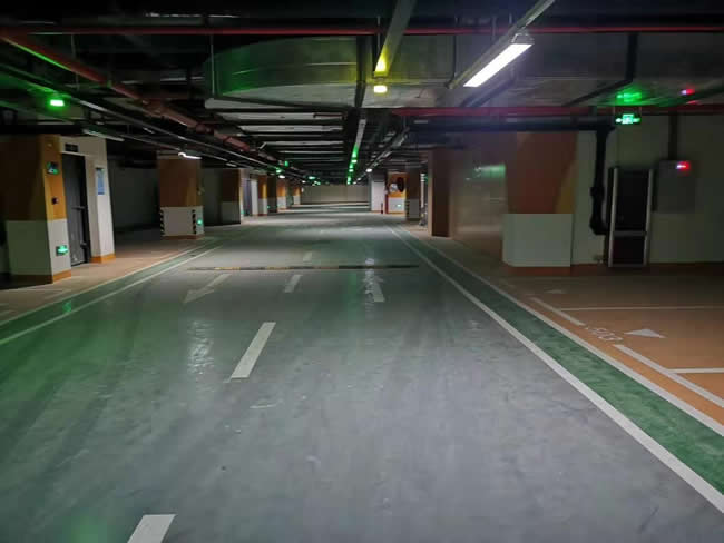 青島劃線在路面劃線中，要嚴(yán)格控制溫度。