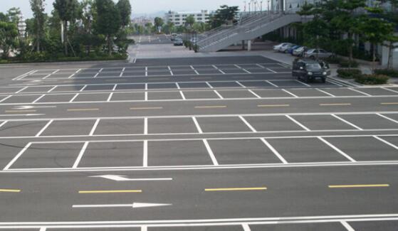 社區(qū)停車場(chǎng)劃線施工完工
