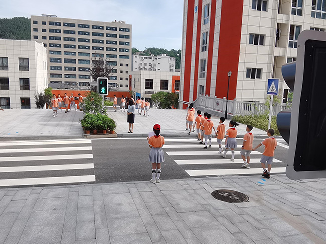 學(xué)校校區(qū)劃線工作完工