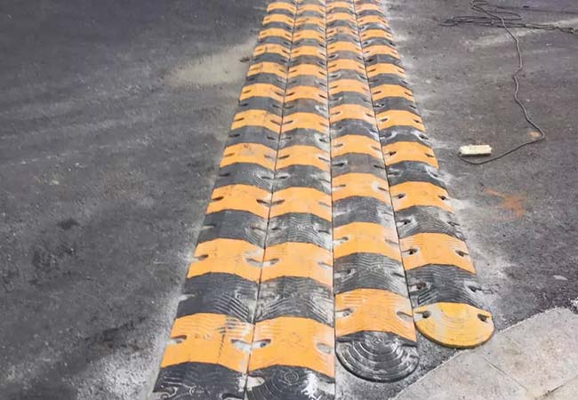 青島中躍交通完成隧道減速帶安裝