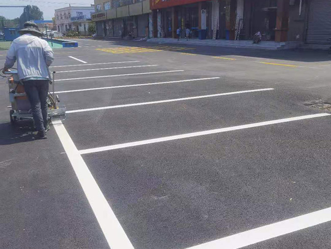 中躍交通完成康熙苑停車場熱熔消防網格